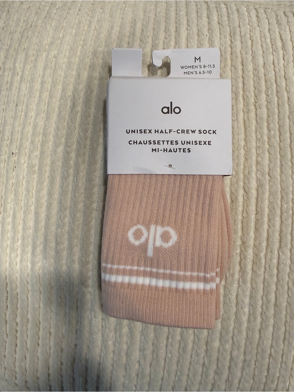 ALO Yoga Half Crew Throwback Socks Pink Quartz/White Unisex-Size Med-NWT - Picture 2 of 6